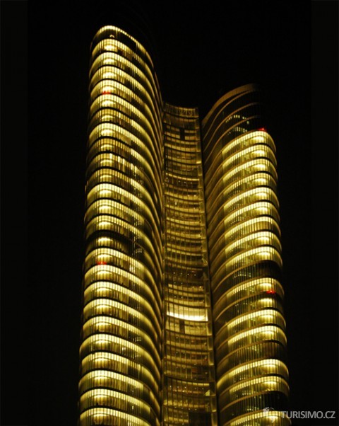 Zlatá věž, autor: Y